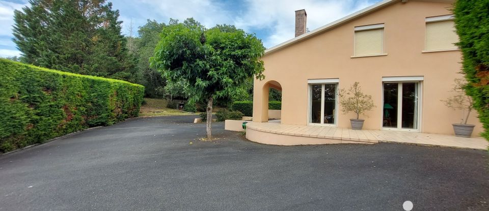 Architect house 5 rooms of 213 m² in Lagarrigue (81090)