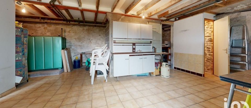 House 3 rooms of 56 m² in SAINT-PIERRE-MONTLIMART (49110)