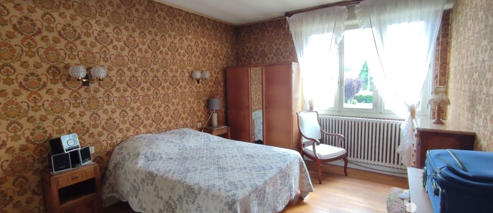 Traditional house 8 rooms of 198 m² in Ussel (19200)