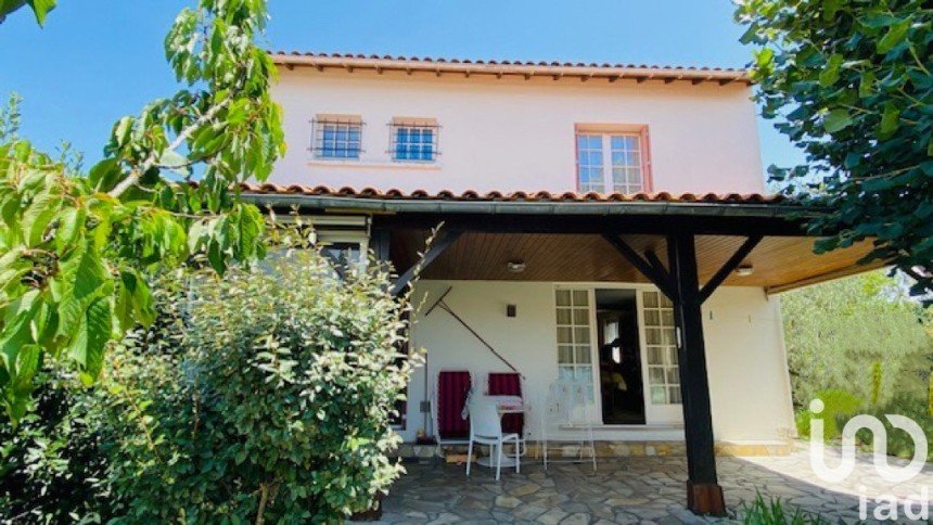 House 4 rooms of 126 m² in Vaux-sur-Mer (17640)