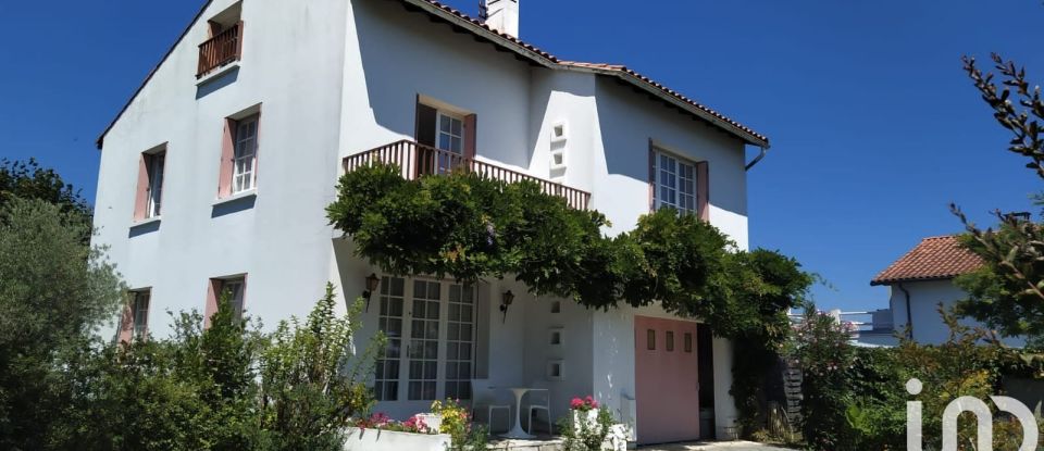 House 4 rooms of 126 m² in Vaux-sur-Mer (17640)