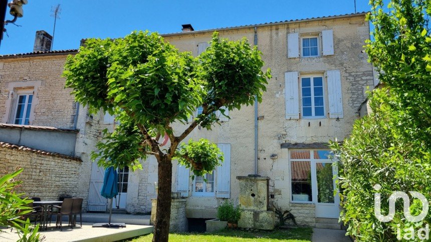 Maison de ville 14 pièces de 228 m² à Rouillac (16170)