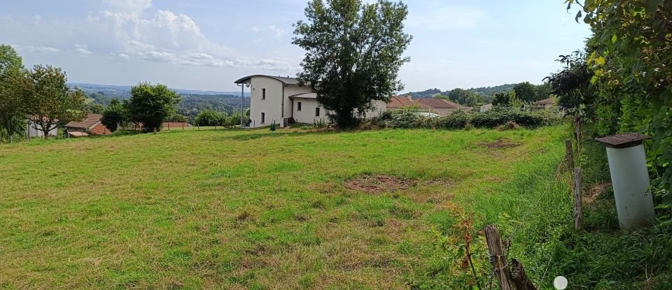 Land of 1,398 m² in Jussac (15250)