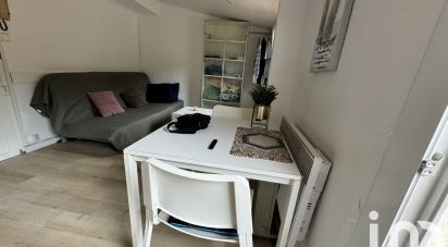 Studio 1 room of 15 m² in Hyères (83400)