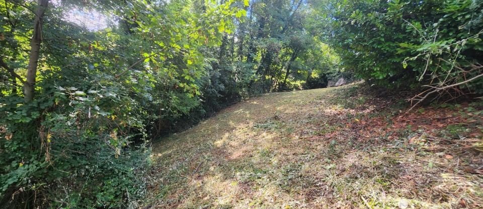 Land of 1,339 m² in Saint-Lager-Bressac (07210)