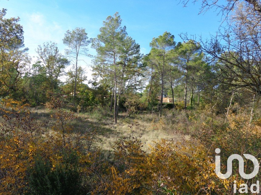 Agricultural land of 4,000 m² in Saint-Paul-en-Forêt (83440)