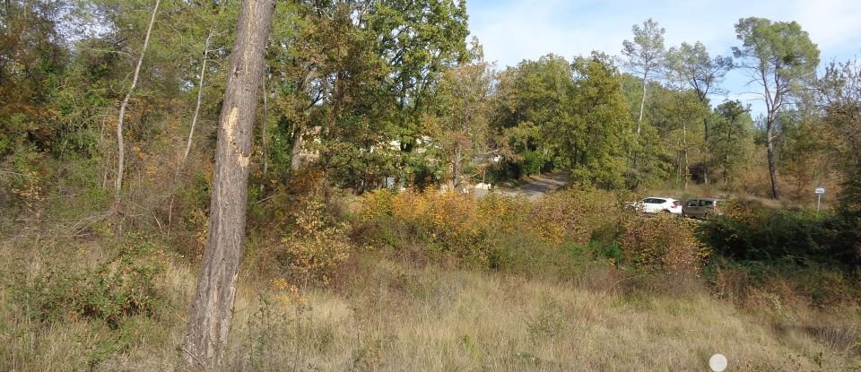 Agricultural land of 4,000 m² in Saint-Paul-en-Forêt (83440)