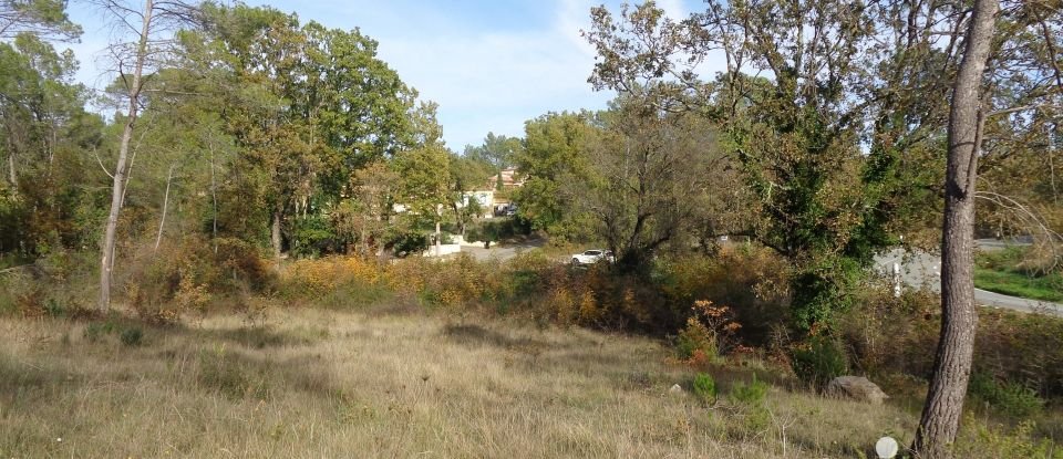 Agricultural land of 4,000 m² in Saint-Paul-en-Forêt (83440)