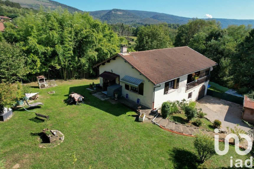 Maison traditionnelle 4 pièces de 105 m² à Courmangoux (01370)