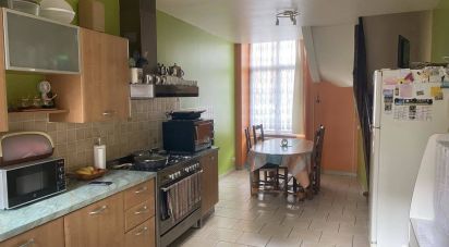 House 6 rooms of 154 m² in L'Aigle (61300)