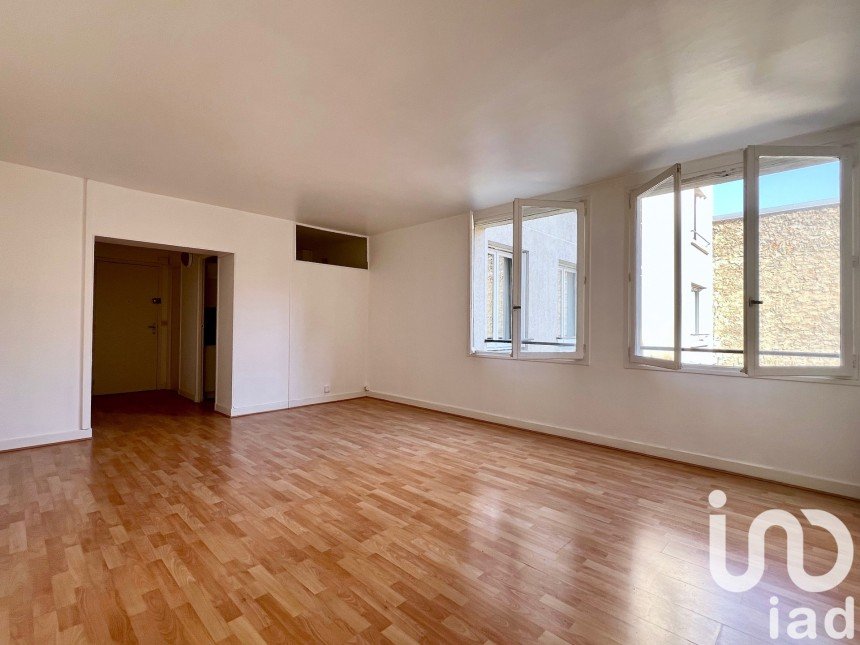 Studio 1 room of 40 m² in Versailles (78000)