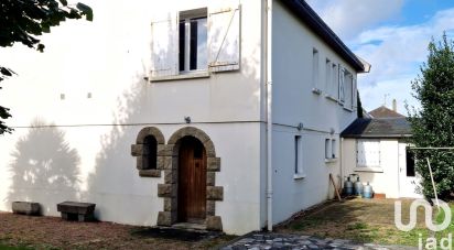 Traditional house 5 rooms of 122 m² in Laval (53000)