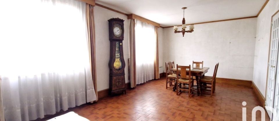 Traditional house 5 rooms of 122 m² in Laval (53000)