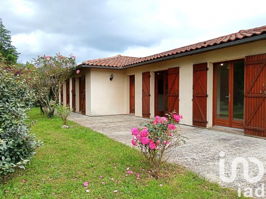 Traditional house 4 rooms of 110 m² in Ambarès-et-Lagrave (33440)