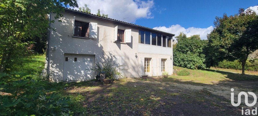 Maison 7 pièces de 136 m² à Linars (16730)