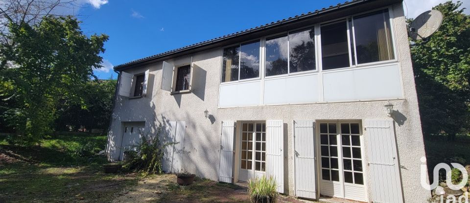 House 7 rooms of 136 m² in Linars (16730)