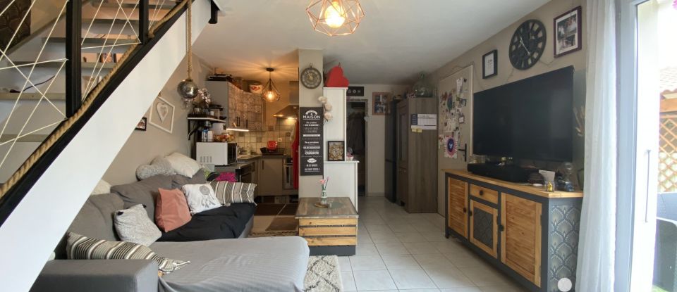 Maison 3 pièces de 60 m² à Eyguières (13430)