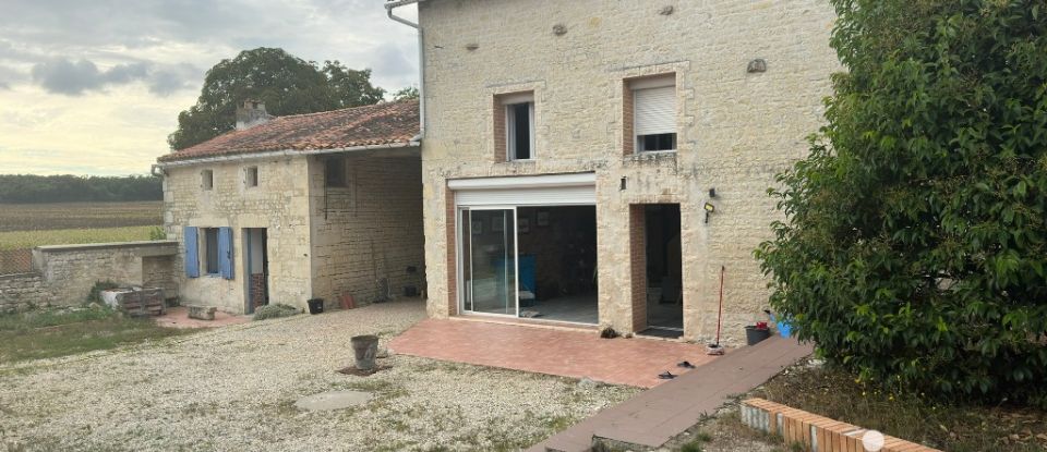 Country house 4 rooms of 113 m² in Ébréon (16140)