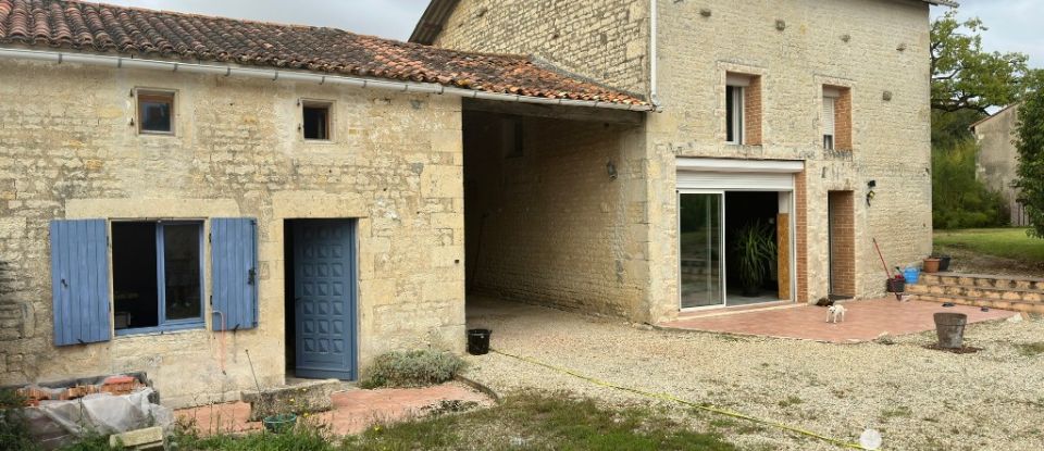 Country house 4 rooms of 113 m² in Ébréon (16140)