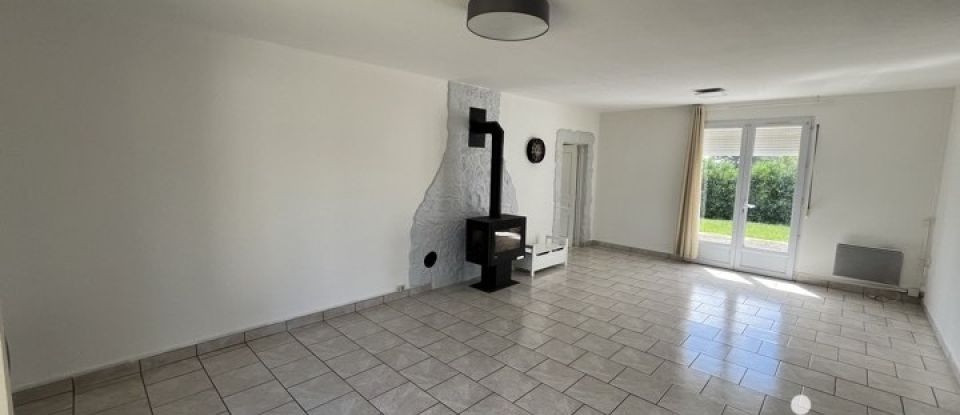 House 4 rooms of 111 m² in Ciron (36300)