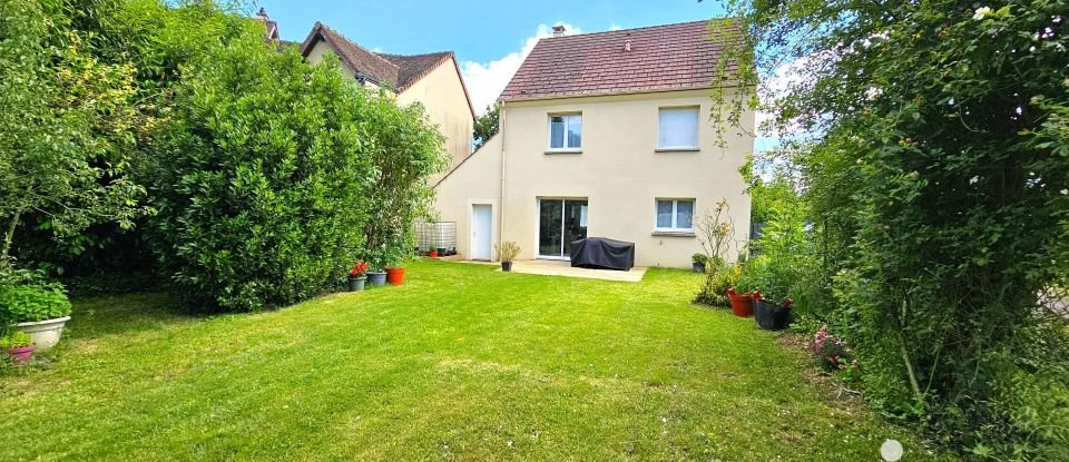 House 6 rooms of 113 m² in Auneau-Bleury-Saint-Symphorien (28700)