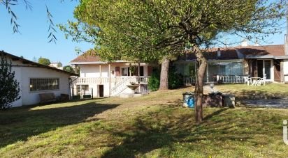 Village house 7 rooms of 159 m² in Saint-Séverin-sur-Boutonne (17330)