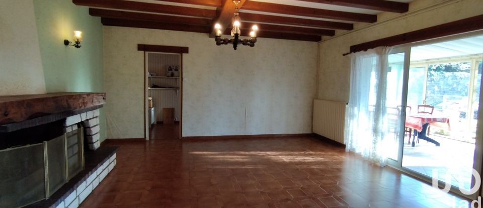 Village house 7 rooms of 159 m² in Saint-Séverin-sur-Boutonne (17330)