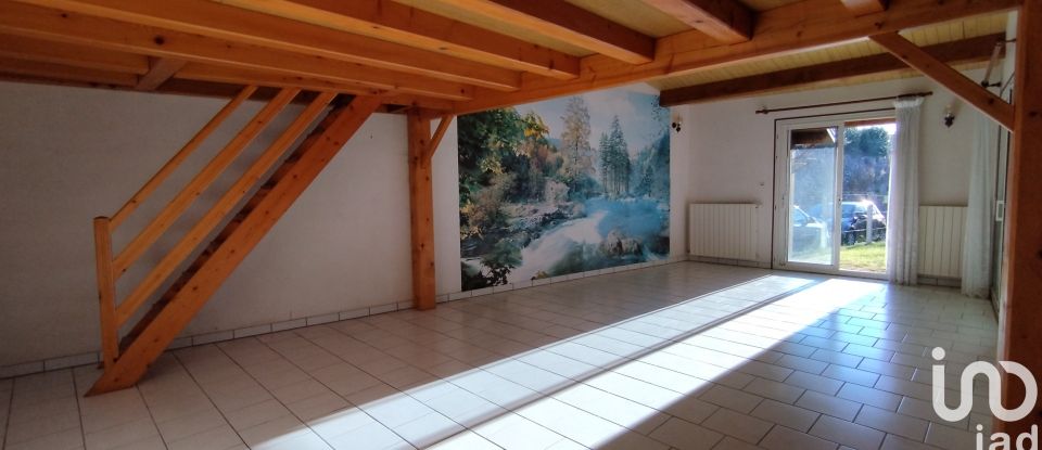 Maison de village 7 pièces de 159 m² à Saint-Séverin-sur-Boutonne (17330)