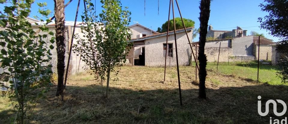 Maison de village 7 pièces de 159 m² à Saint-Séverin-sur-Boutonne (17330)