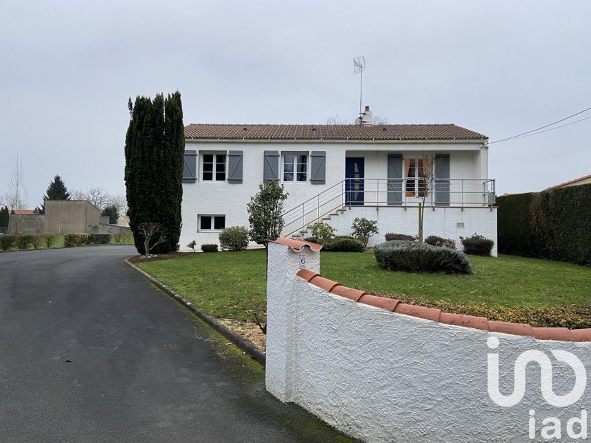 Traditional house 6 rooms of 115 m² in La Ferrière (85280)