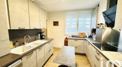 Appartement 5 pièces de 90 m² à Mourenx (64150)