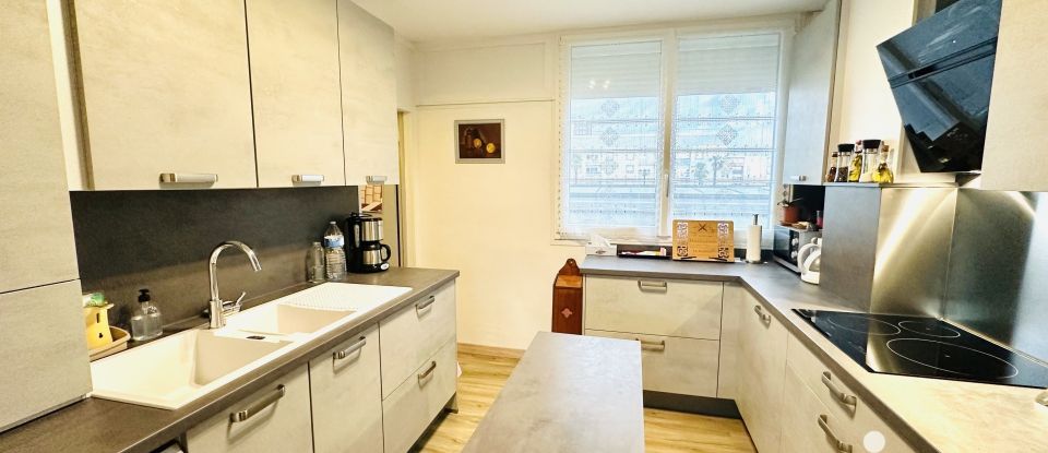 Appartement 5 pièces de 90 m² à Mourenx (64150)