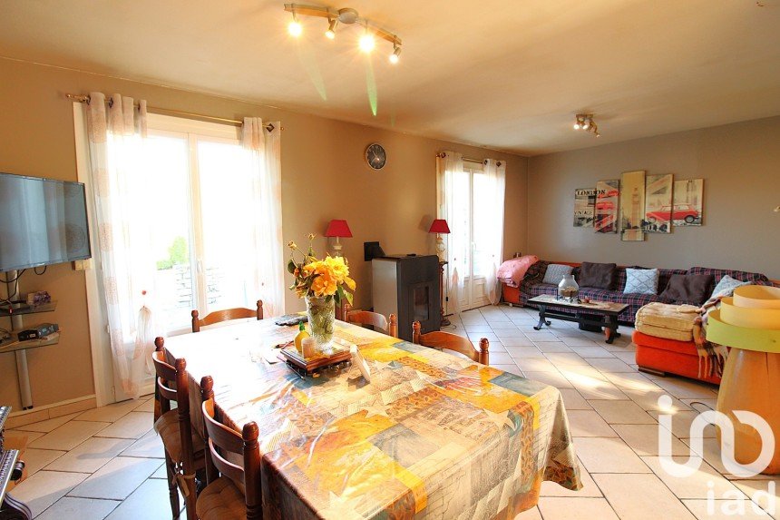 Traditional house 6 rooms of 136 m² in Mortefontaine (60128)