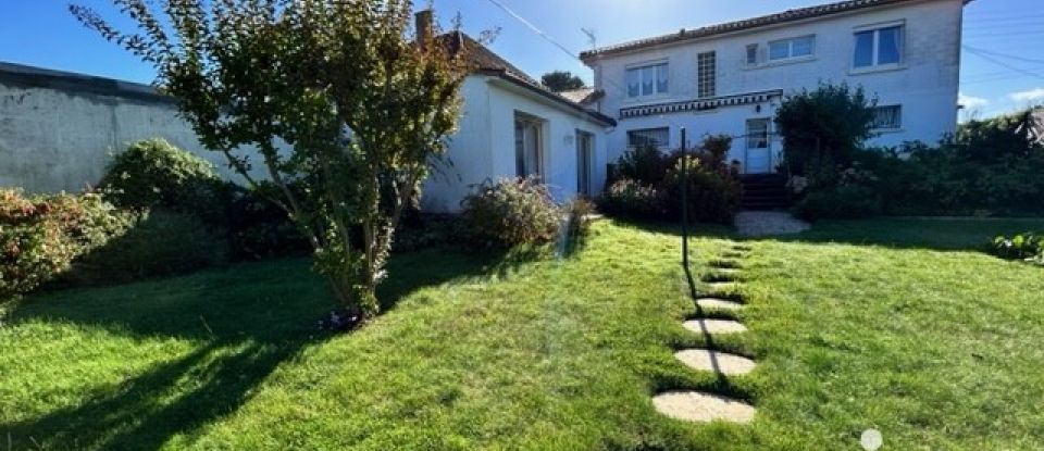 Maison 6 pièces de 130 m² à Parthenay (79200)