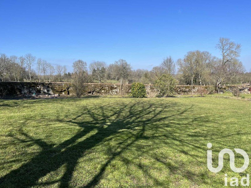 Land of 850 m² in Parthenay (79200)