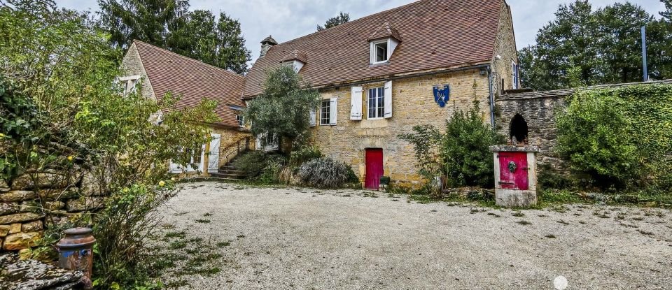 Estate 27 rooms of 735 m² in Montignac (24290)