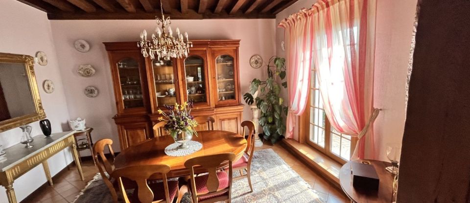 House 9 rooms of 217 m² in Chalmoux (71140)