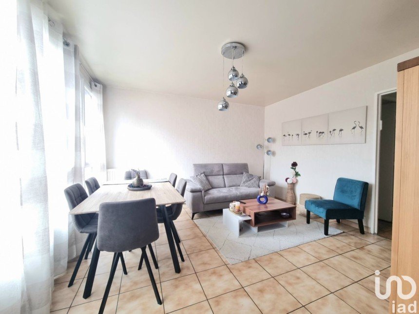 Apartment 4 rooms of 82 m² in Crosne (91560)