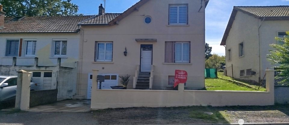 House 4 rooms of 91 m² in Montluçon (03100)