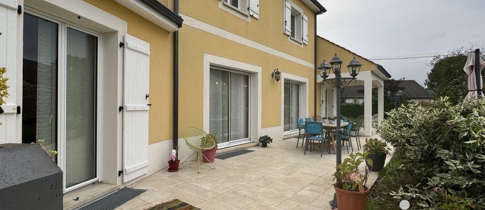 Maison traditionnelle 8 pièces de 180 m² à Saint-Denis-lès-Rebais (77510)