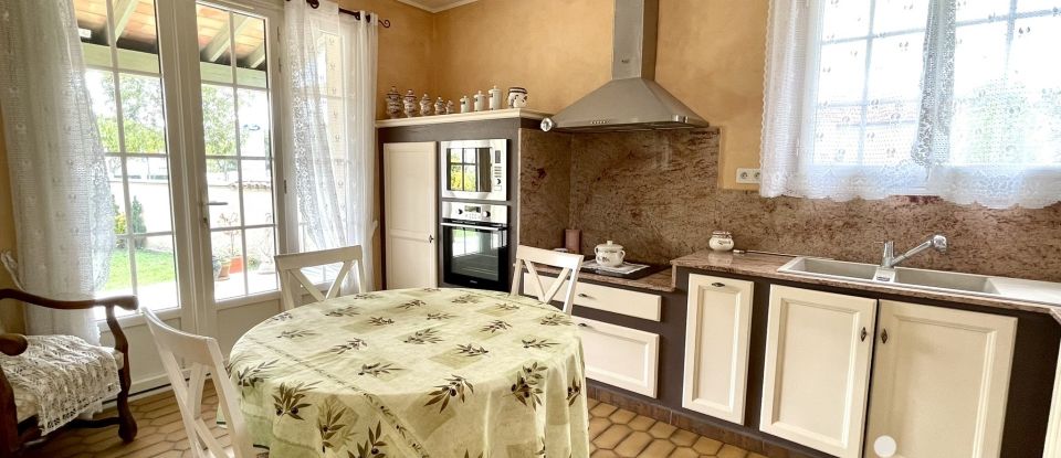 Traditional house 5 rooms of 193 m² in Bollène (84500)