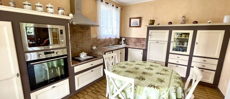 Traditional house 5 rooms of 193 m² in Bollène (84500)