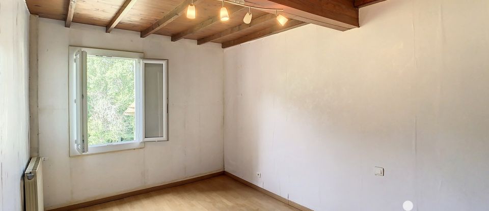 Maison de campagne 5 pièces de 139 m² à Crouseilles (64350)