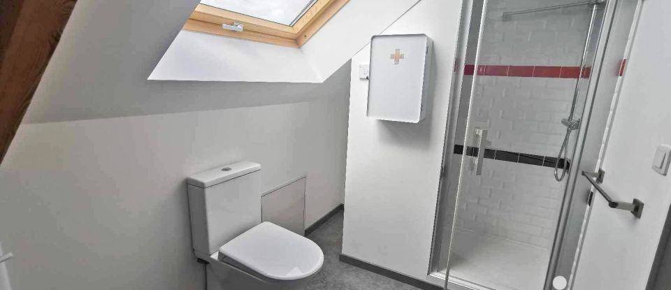 Maison 9 pièces de 154 m² à Folligny (50320)