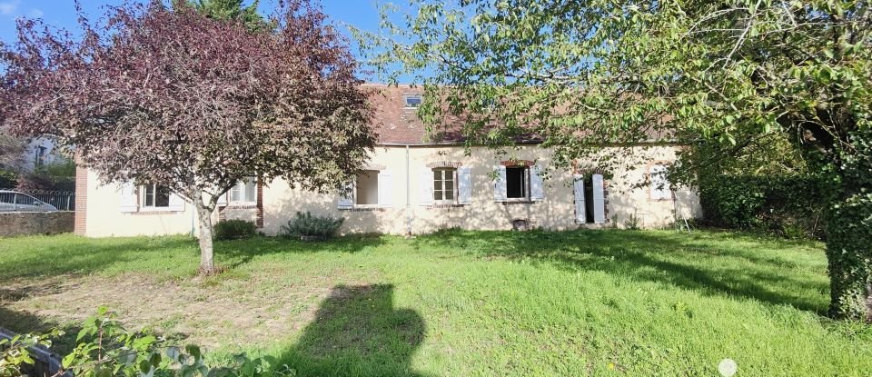 Village house 4 rooms of 102 m² in Crécy-Couvé (28500)