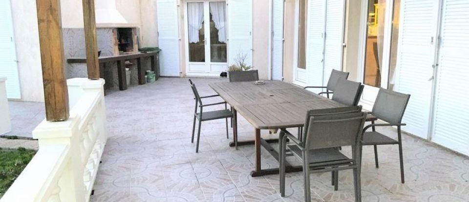 House 6 rooms of 213 m² in Saint-Pierre-d'Oléron (17310)