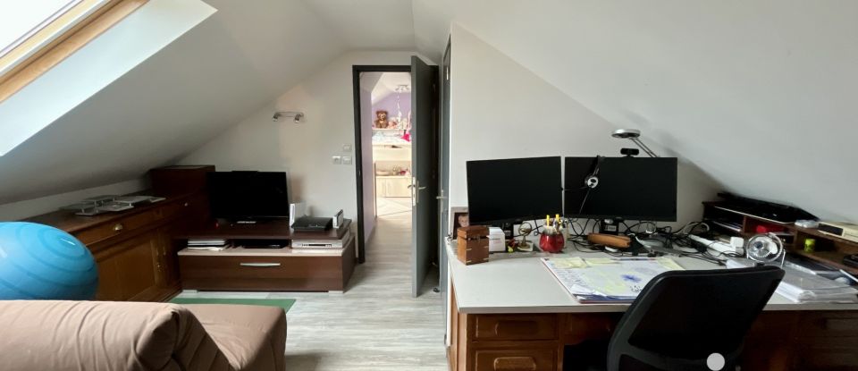 Maison traditionnelle 4 pièces de 102 m² à Montreuil-le-Gast (35520)