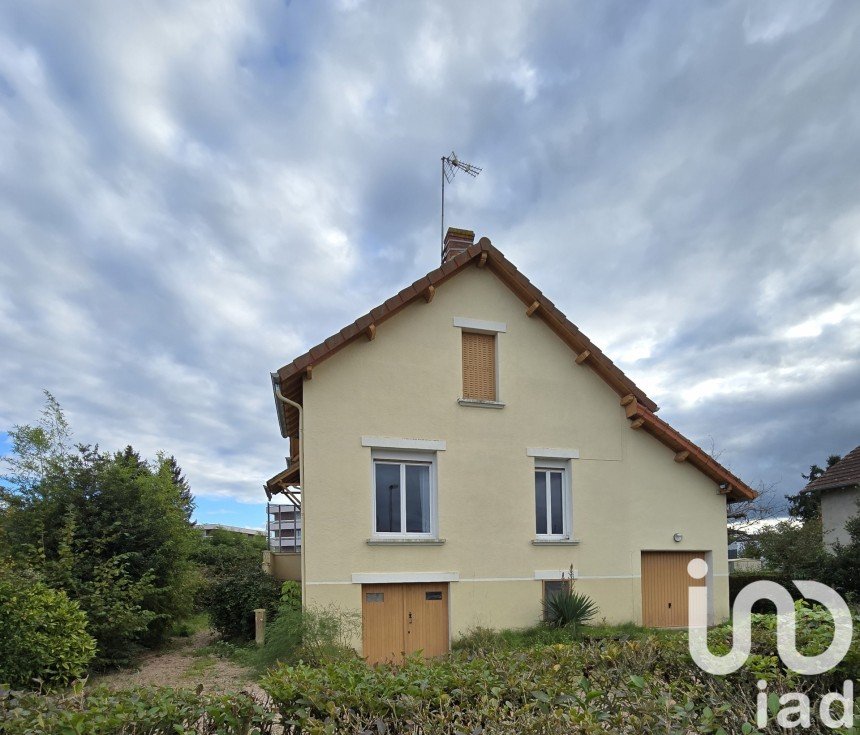 House 4 rooms of 80 m² in Lapalisse (03120)