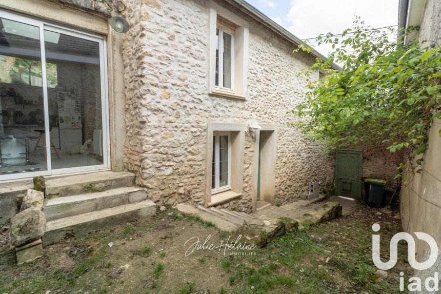 Village house 4 rooms of 132 m² in La Falaise (78410)