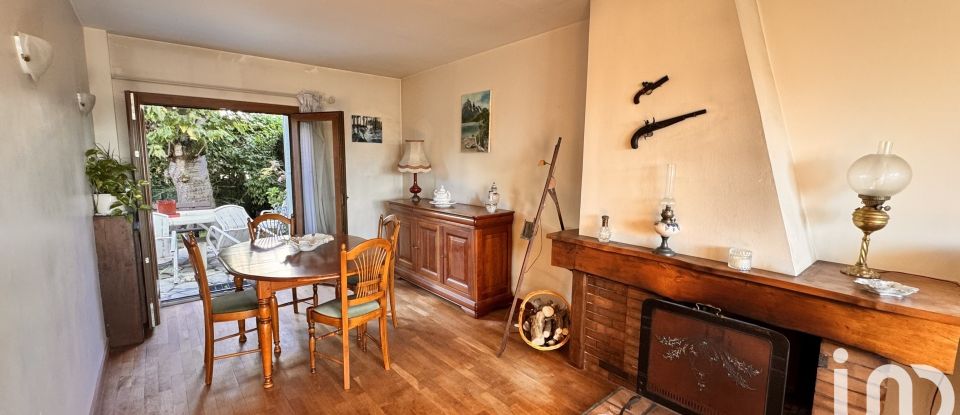 Traditional house 5 rooms of 84 m² in Gagny (93220)